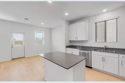 140 Green Berets Bend, Jarrell, TX 76537 - Photo 7