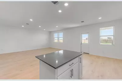 140 Green Berets Bend, Jarrell, TX 76537 - Photo 11