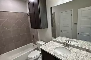 810 E Baxter Street E, Seguin, TX 78155 - Photo 17