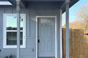 810 E Baxter Street E, Seguin, TX 78155 - Photo 3