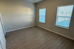 810 E Baxter Street E, Seguin, TX 78155 - Photo 13