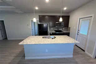 810 E Baxter Street E, Seguin, TX 78155 - Photo 7