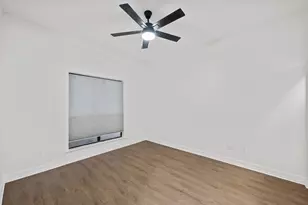 409 E 38th St, Austin, TX 78705 - Photo 17