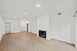 409 E 38th St, Austin, TX 78705 - Photo 7