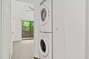 409 E 38th St, Austin, TX 78705 - Photo 21