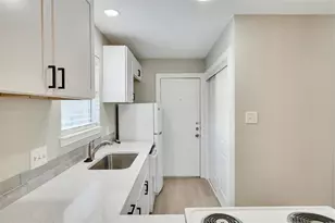 6400 Auburn Dr, Austin, TX 78723 - Photo 11