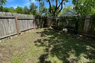 10001 Parliament House Rd, Austin, TX 78729 - Photo 3