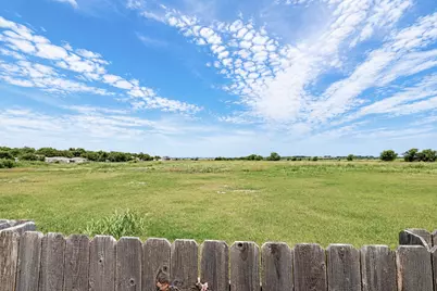 617 W Sheldon Avenue, Thrall, TX 76578 - Photo 27