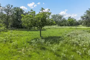 2005 W Grand Ave, Yoakum, TX 77995 - Photo 13
