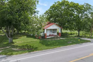 2005 W Grand Ave, Yoakum, TX 77995 - Photo 1