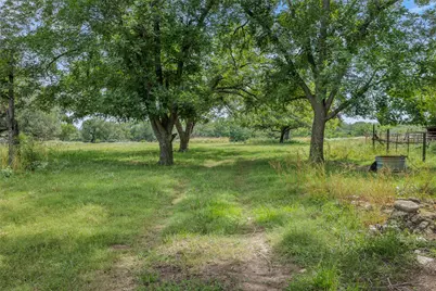 2005 W Grand Avenue, Yoakum, TX 77995 - Photo 5