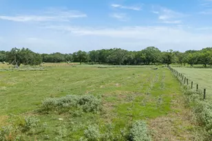 2005 W Grand Ave, Yoakum, TX 77995 - Photo 21