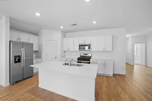 445 Mustang Lk Cir, Buda, TX 78610 - Photo 5