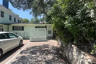 208 E 31st St, Austin, TX 78705 - Photo 1