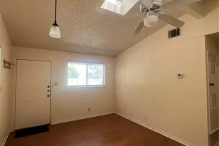 208 E 31st St, Austin, TX 78705 - Photo 5