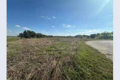 320 & 330 E Tomlinson Street, Florence, TX 76527 - Photo 3