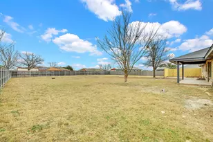 131 Meadow Valley Loop, Jarrell, TX 76537 - Photo 17