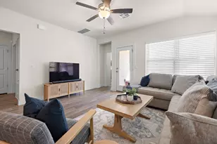 6209 Dumfries Ln, Austin, TX 78744 - Photo 9