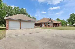 725 Green Valley Dr NE, Bastrop, TX 78602 - Photo 27