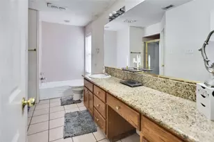 725 Green Valley Dr NE, Bastrop, TX 78602 - Photo 5