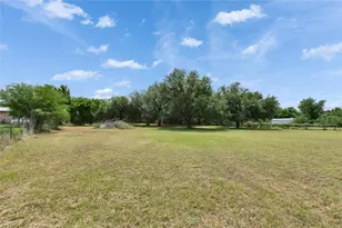 725 Green Valley Dr NE, Bastrop, TX 78602 - Photo 25