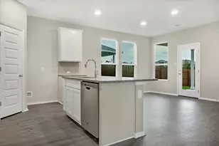 135 Lyndon Dr, San Marcos, TX 78666 - Photo 5