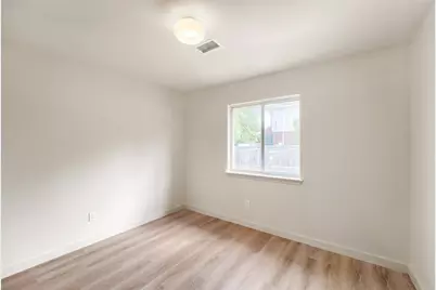 1012 N Railroad Avenue, Pflugerville, TX 78660 - Photo 11