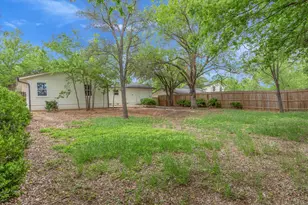 6807 Roanoke Dr, Austin, TX 78723 - Photo 23