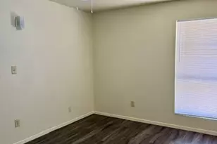 3005-B Parker Ln, Austin, TX 78741 - Photo 7