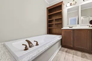 130 Leaning Oaks Cir, Seguin, TX 78155 - Photo 17