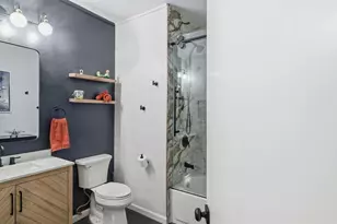 203 E 31st St, Austin, TX 78705 - Photo 11