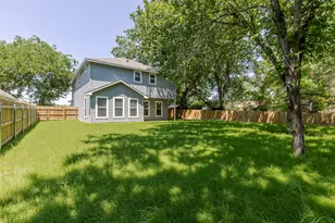 346 Webb St, Smithville, TX 78957 - Photo 3