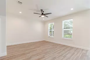 346 Webb St, Smithville, TX 78957 - Photo 9