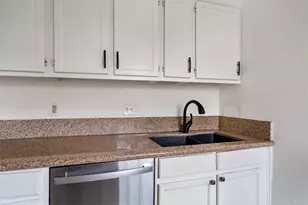 2710 E 3rd St, Austin, TX 78702 - Photo 7