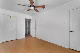 2710 E 3rd St, Austin, TX 78702 - Photo 17