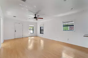 2710 E 3rd St, Austin, TX 78702 - Photo 11