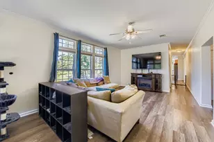 260 Dickerson Ln, Elgin, TX 78621 - Photo 7