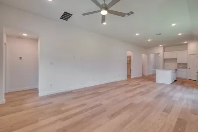 102 Malibu, Hutto, TX 78634 - Photo 11