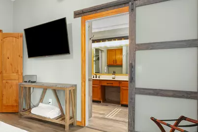 3015 Sunridge Drive, Austin, TX 78741 - Photo 27