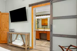 3015 Sunridge Dr, Austin, TX 78741 - Photo 27