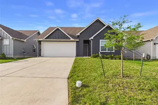 1012 Betsy Dr Dr, Seguin, TX 78155 - Photo 1