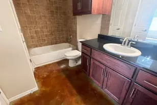 910 W 25th St, Austin, TX 78705 - Photo 21