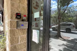 910 W 25th St, Austin, TX 78705 - Photo 5