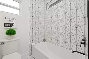 2102 E 2nd St, Austin, TX 78702 - Photo 11