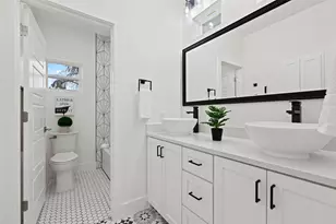 2102 E 2nd St, Austin, TX 78702 - Photo 9