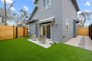 2102 E 2nd St, Austin, TX 78702 - Photo 17