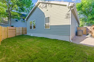 1222 Eleanor St, Austin, TX 78721 - Photo 19