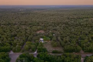 664 Hidden Oaks Dr, Elgin, TX 78621 - Photo 5