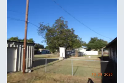 2510 Meadow Lane, Taylor, TX 76574 - Photo 3