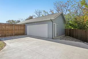 1206 Deloney St, Austin, TX 78721 - Photo 35